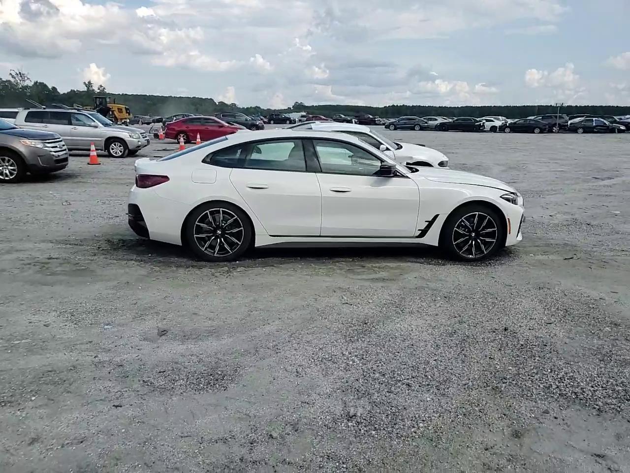 Фото: WBY33HD04SFU09209