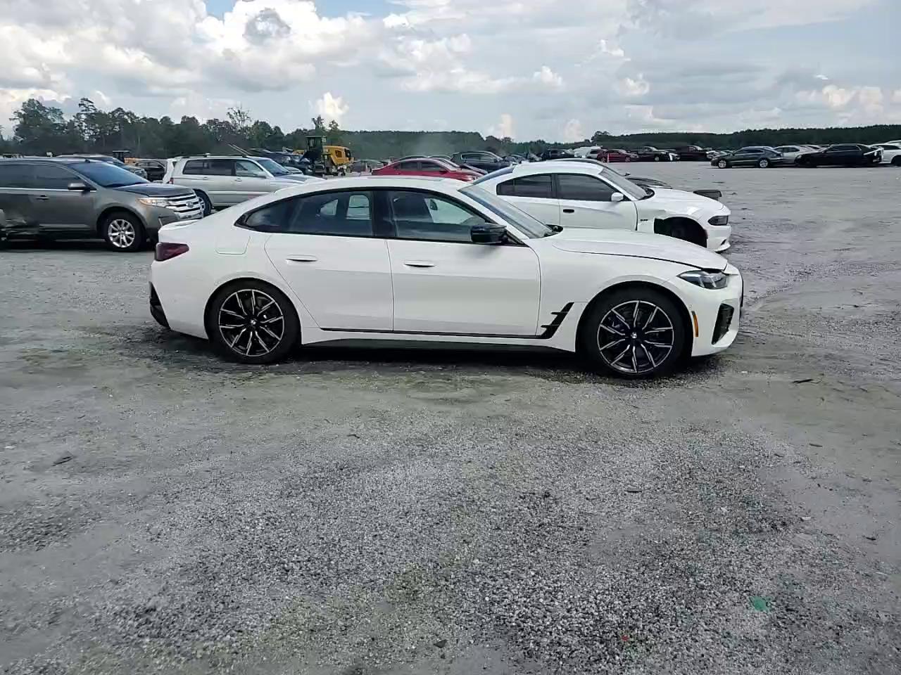 Фото: WBY33HD04SFU09209