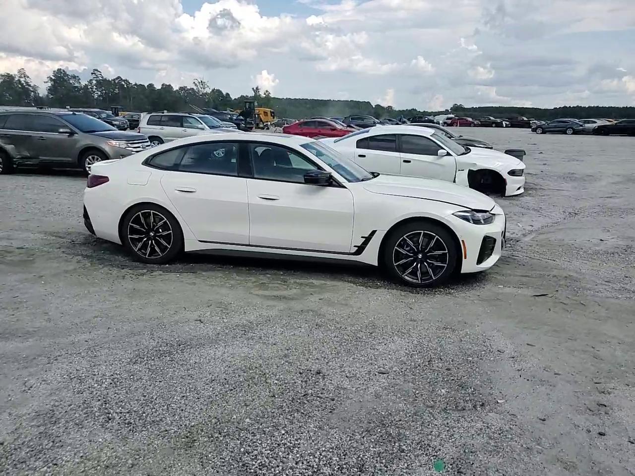 Фото: WBY33HD04SFU09209