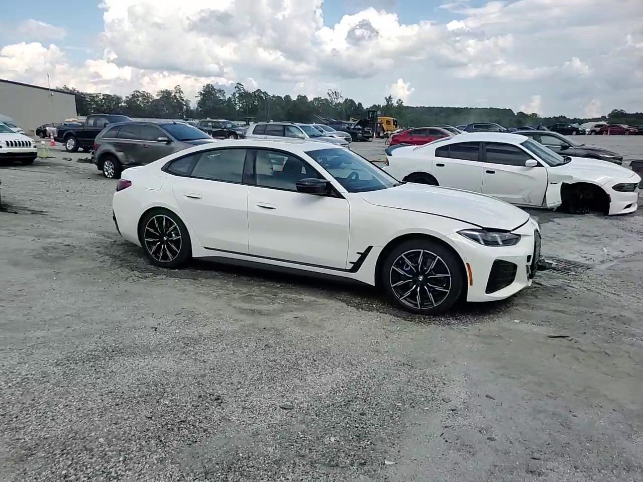 Фото: WBY33HD04SFU09209