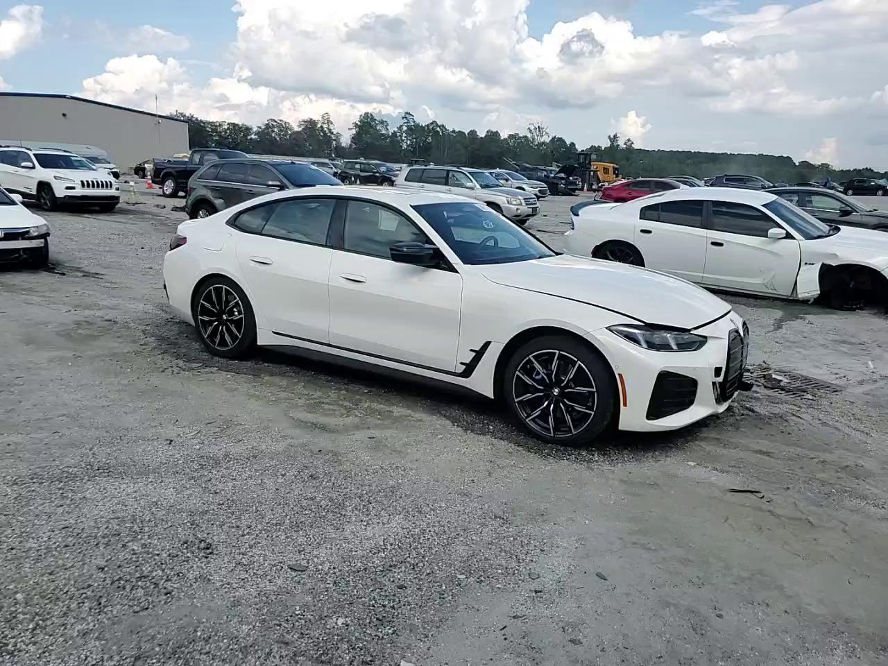 Фото: WBY33HD04SFU09209