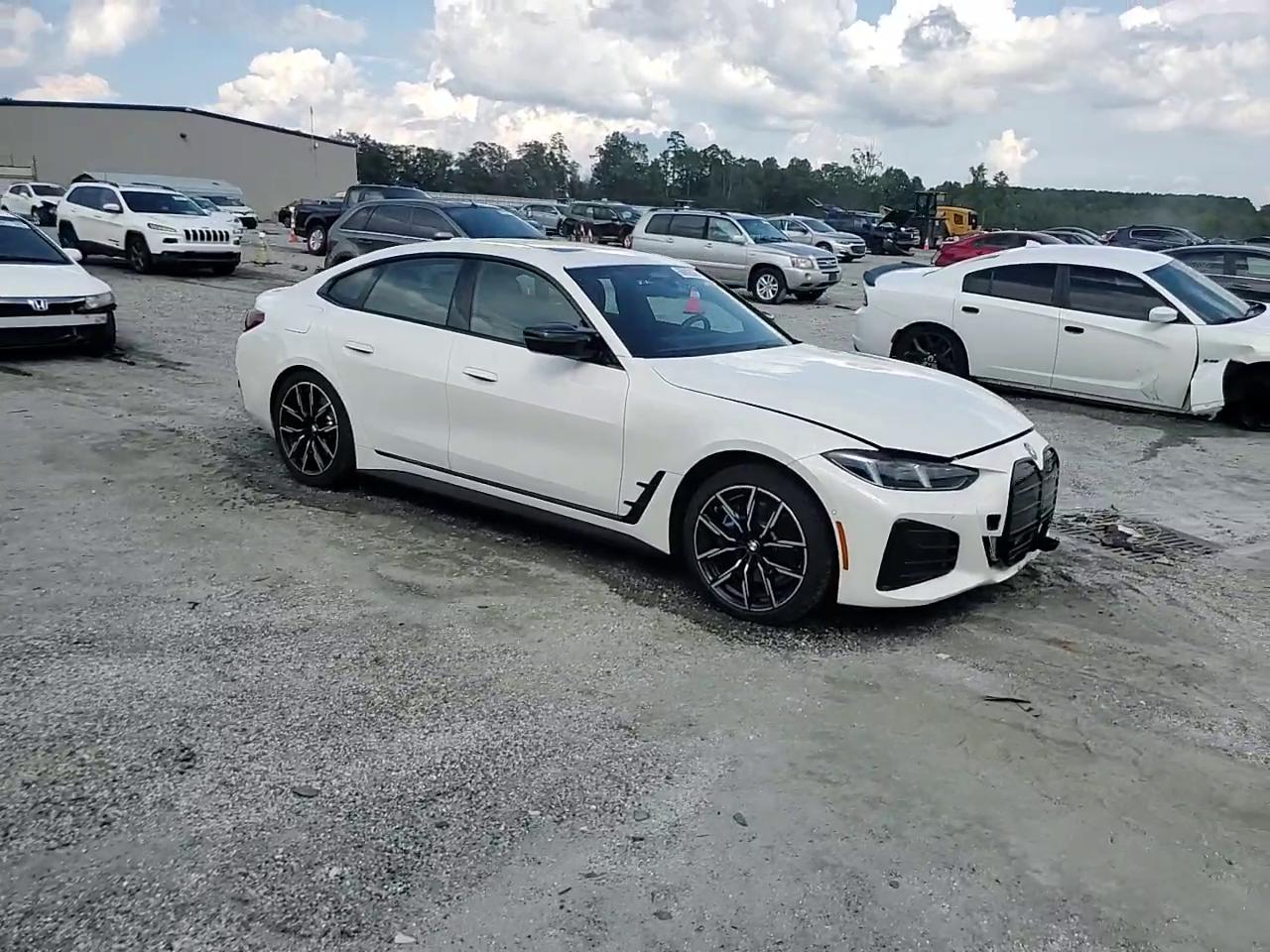 Фото: WBY33HD04SFU09209