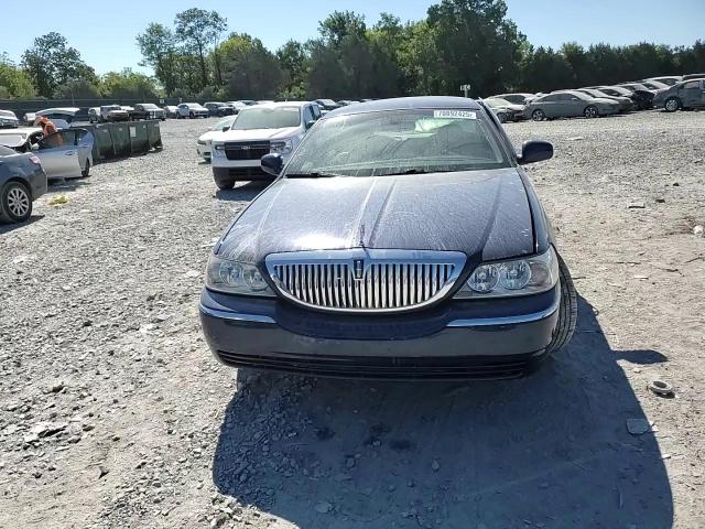 2009 Lincoln Town Car Signature Limited VIN: 2LNHM82V49X618057 Lot: 70892425