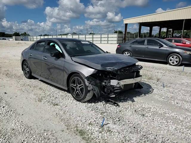 2019 Mercedes-Benz A 220 VIN: WDD3G4EB1KW001335 Lot: 68520815