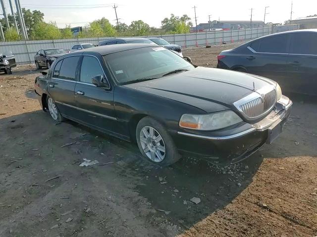 2011 Lincoln Town Car Executive L VIN: 2LNBL8EV2BX764418 Lot: 69111015