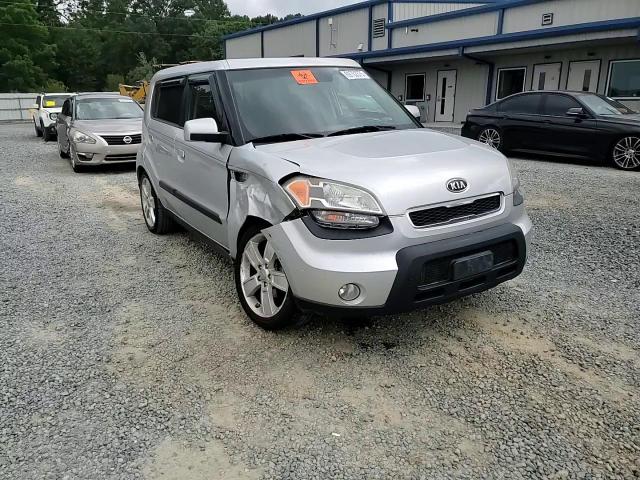 2010 Kia Soul + VIN: KNDJT2A28A7147022 Lot: 69702375