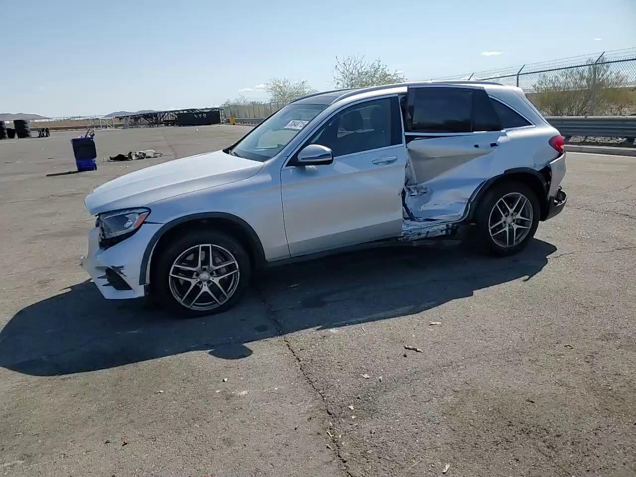 Фото: WDC0G4JB9GF015763