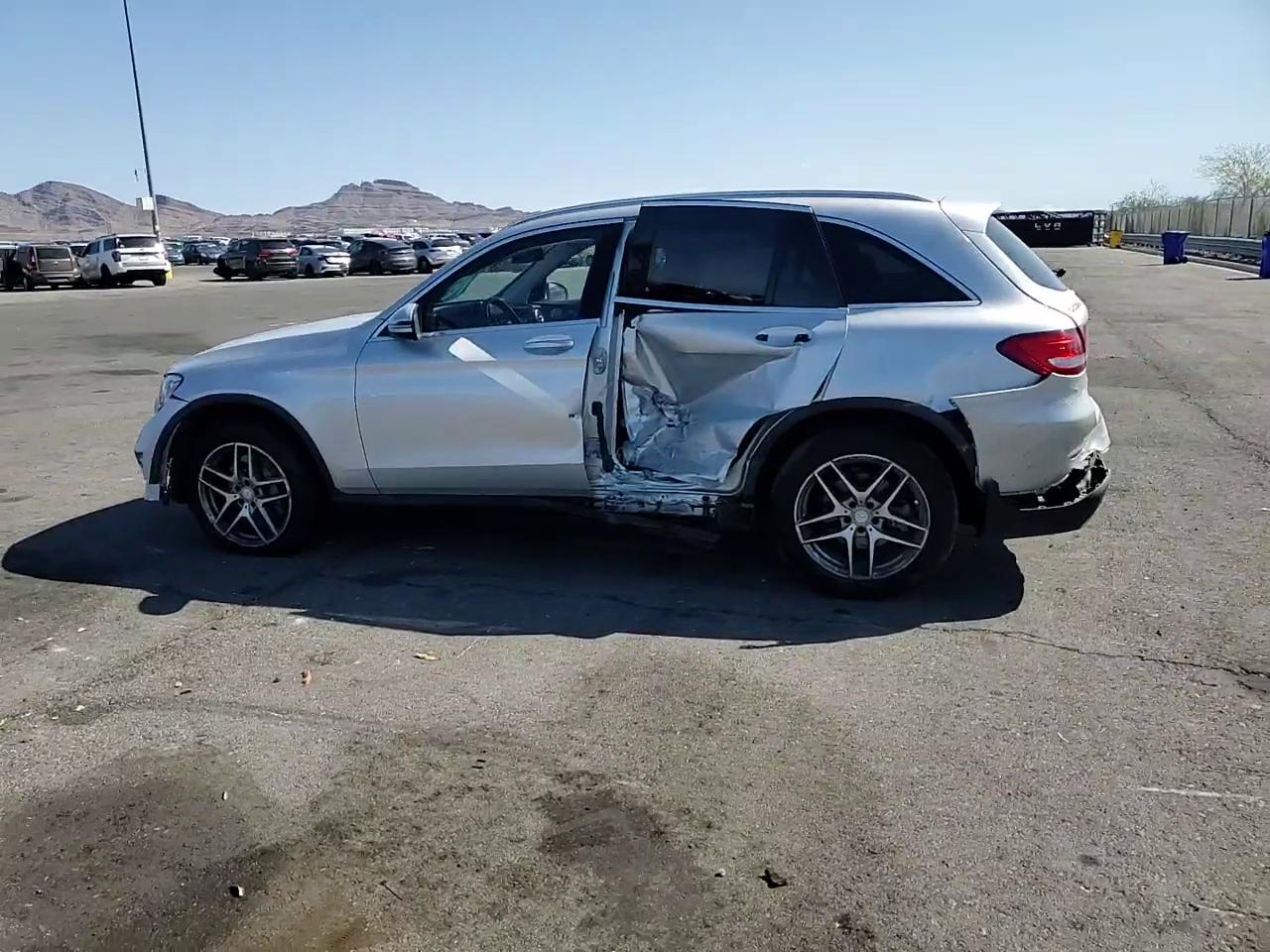 Фото: WDC0G4JB9GF015763