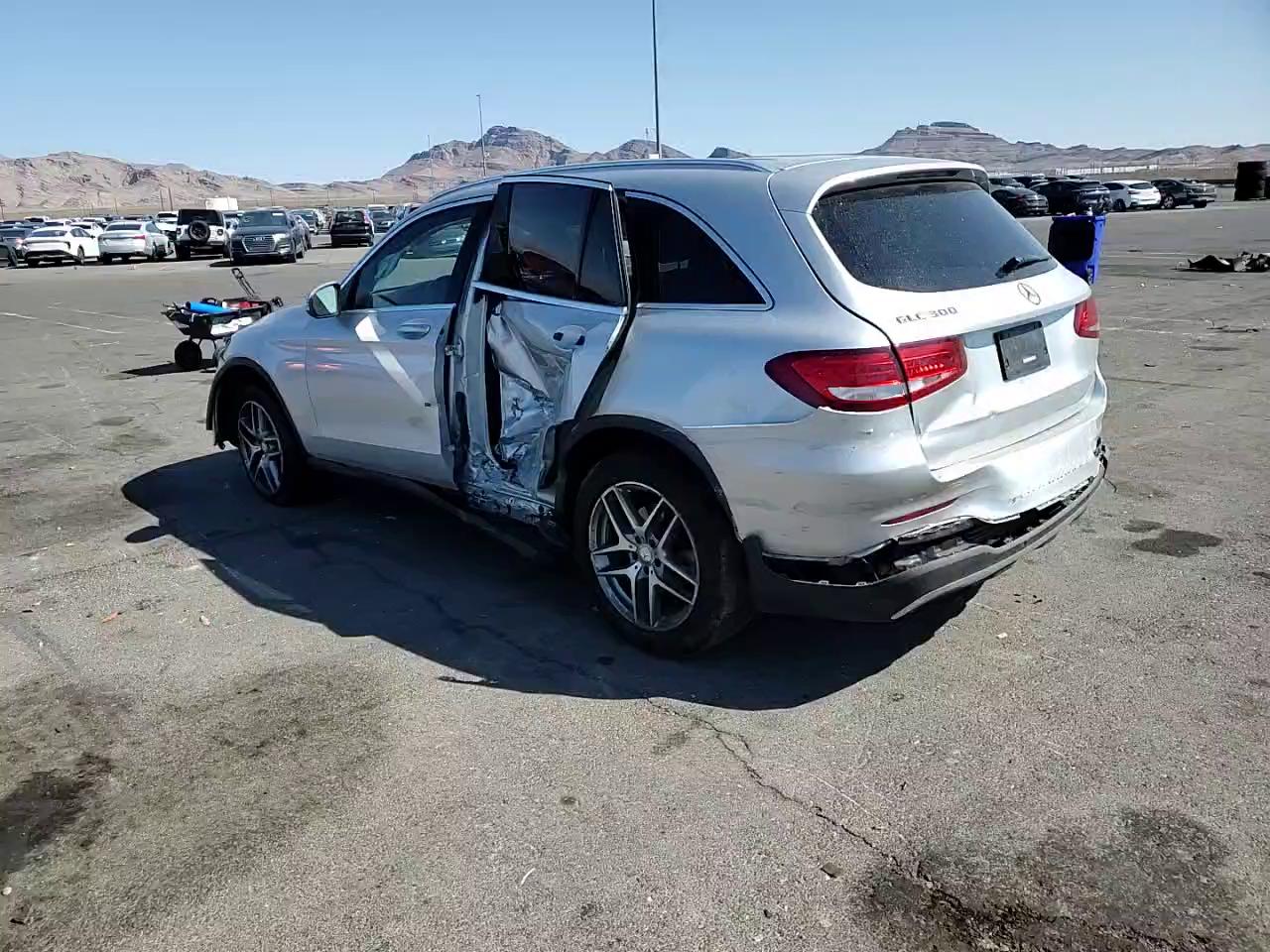 Фото: WDC0G4JB9GF015763