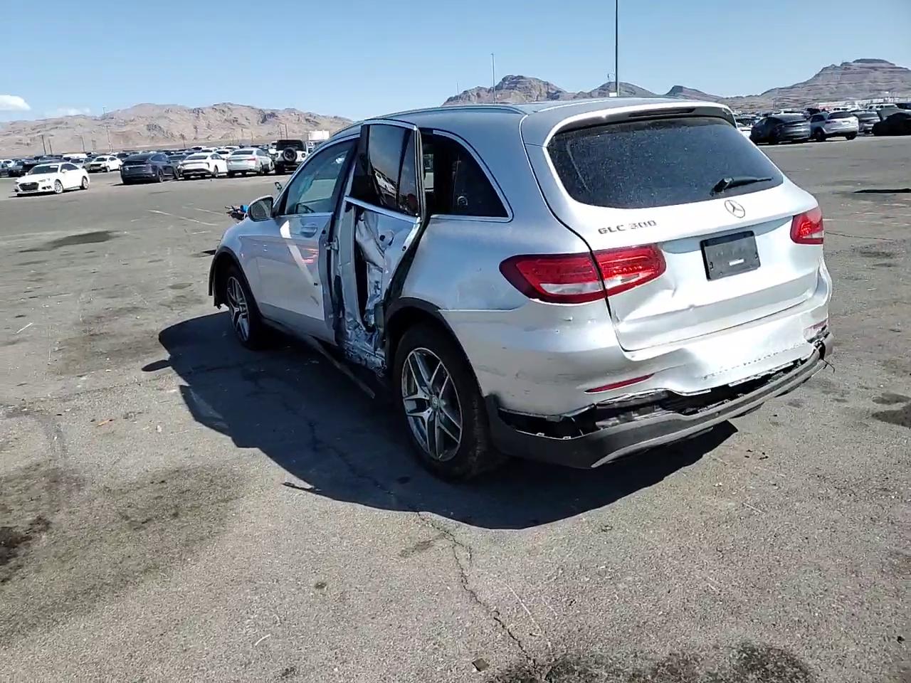 Фото: WDC0G4JB9GF015763