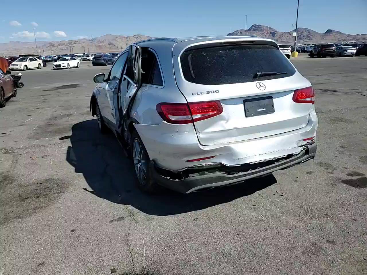 Фото: WDC0G4JB9GF015763