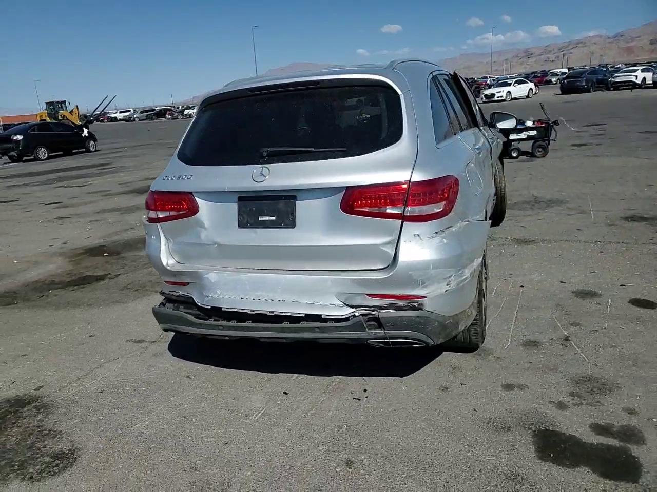 Фото: WDC0G4JB9GF015763