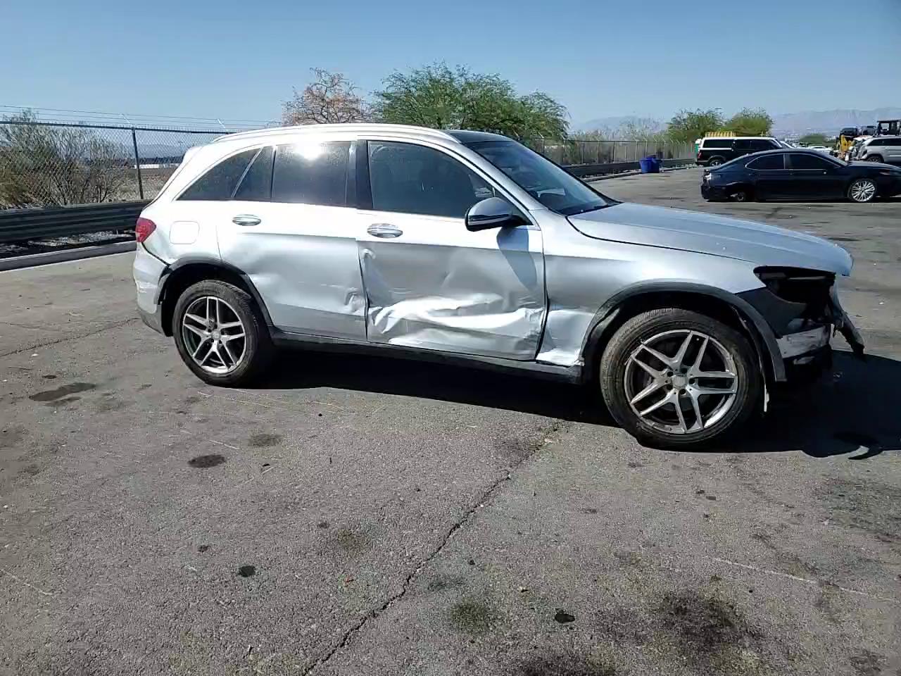 Фото: WDC0G4JB9GF015763