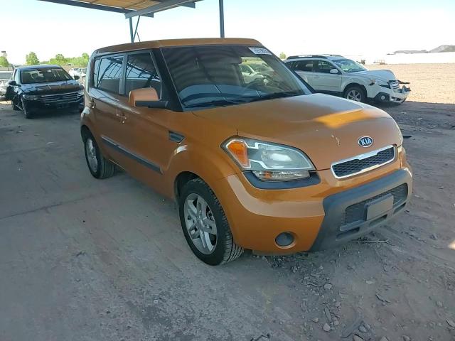 2011 Kia Soul + VIN: KNDJT2A27B7307375 Lot: 69798655