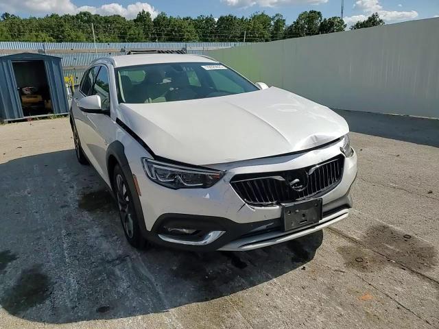 2018 Buick Regal Tourx Essence VIN: W04GV8SX4J1132113 Lot: 70029825