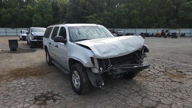 2010 Chevrolet Suburban C1500 Ls VIN: 1GNUCHE01AR192033 Lot: 70484255