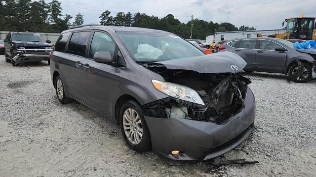 2016 Toyota Sienna Xle VIN: 5TDYK3DC1GS717940 Lot: 70816645