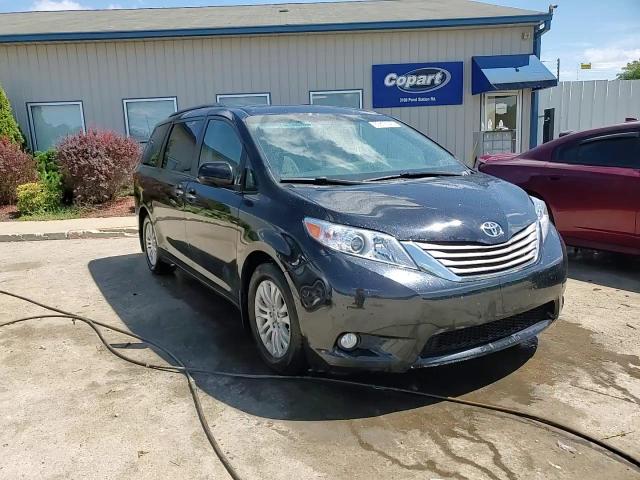 2017 Toyota Sienna Xle VIN: 5TDYZ3DC1HS890063 Lot: 69876045