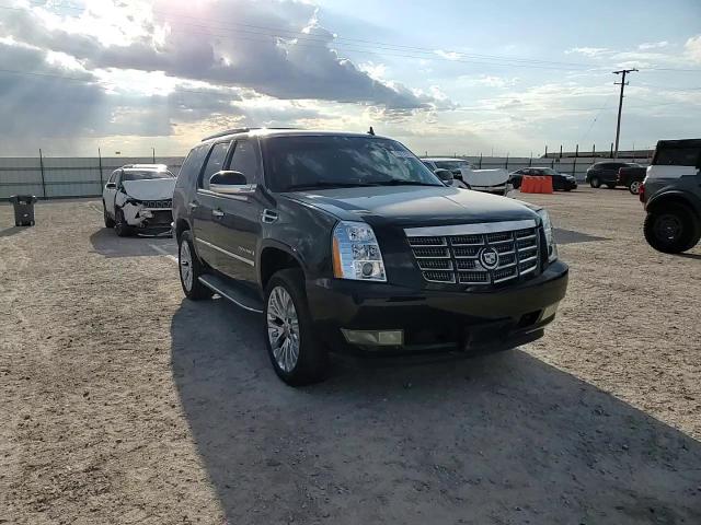 2008 Cadillac Escalade Luxury VIN: 1GYFK63838R199555 Lot: 70779115