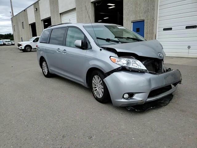 2011 Toyota Sienna Xle VIN: 5TDYK3DC8BS044041 Lot: 70249165