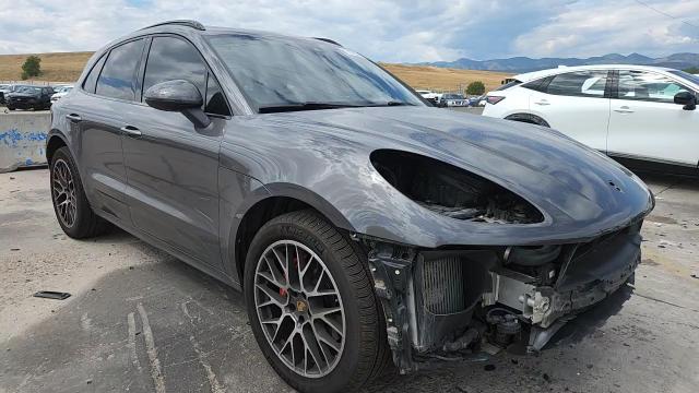 2017 Porsche Macan Gts VIN: WP1AG2A58HLB54549 Lot: 70378575
