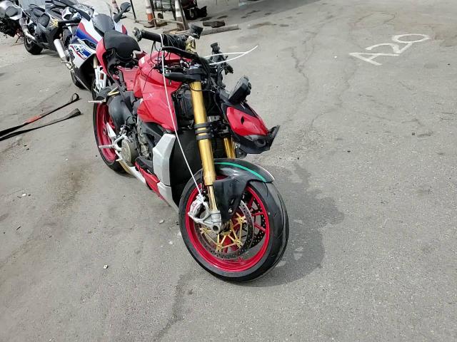 2021 Ducati Streetfighter V4 VIN: ZDMFAKNW4MB006270 Lot: 70376175