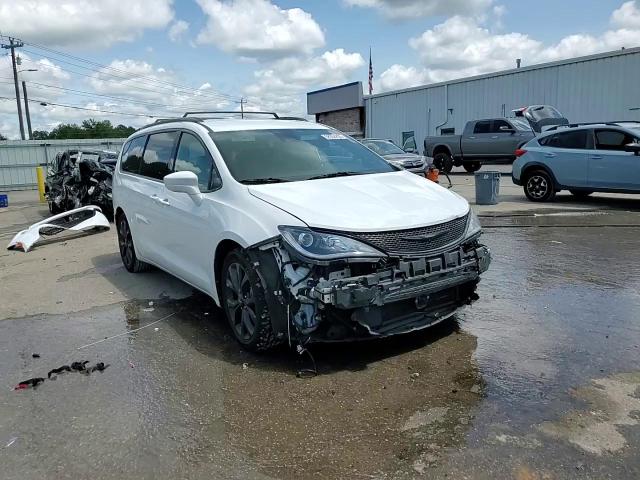 2019 Chrysler Pacifica Touring L Plus VIN: 2C4RC1EG5KR599822 Lot: 68004835