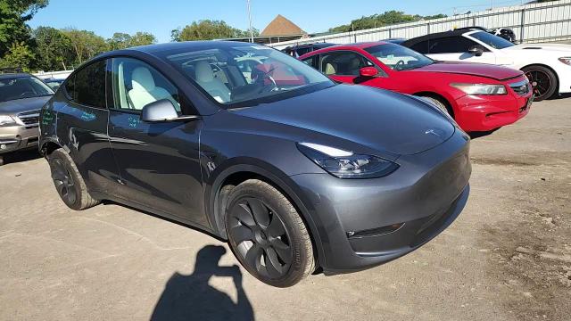 2023 Tesla Model Y VIN: 7SAYGDEE6PF847386 Lot: 70260025