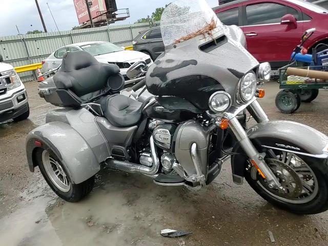 2017 Harley-Davidson Flhtcutg Tri Glide Ultra VIN: 1HD1MAD13HB856120 Lot: 69699205