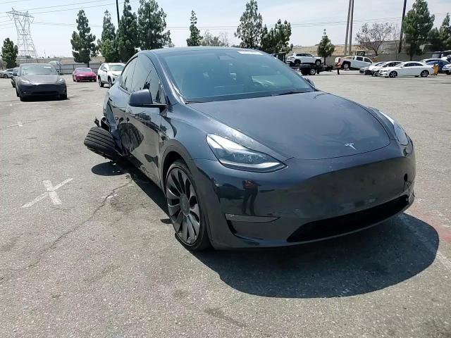 2024 Tesla Model Y VIN: 7SAYGDEF4RF072260 Lot: 67535095