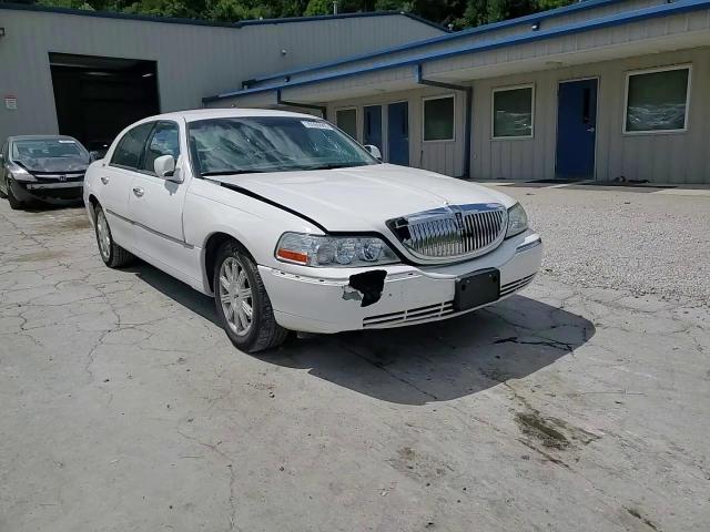 2009 Lincoln Town Car Signature Limited VIN: 2LNHM82V69X623924 Lot: 70356445