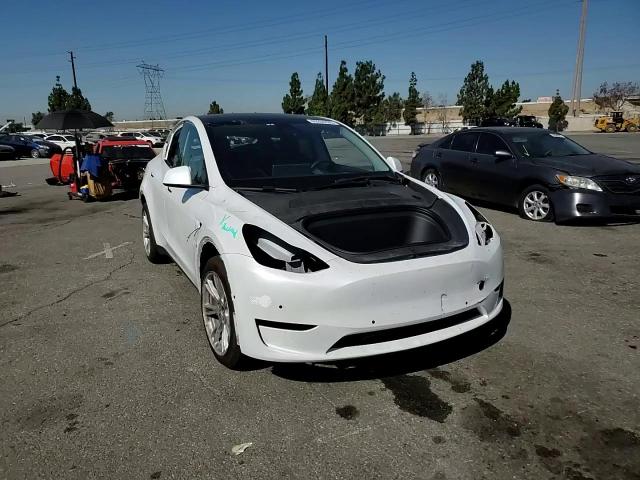 2022 Tesla Model Y VIN: 7SAYGDEE8NA022847 Lot: 69264435