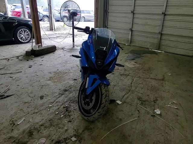 2024 Suzuki Gsx800 F VIN: JS1EM13B1R7102208 Lot: 69739615