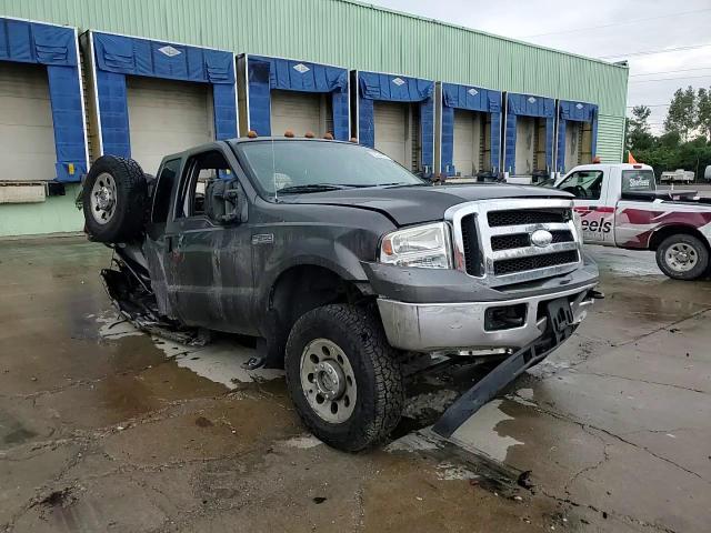 2005 Ford F250 Super Duty VIN: 1FTSX21525EA71334 Lot: 69344215