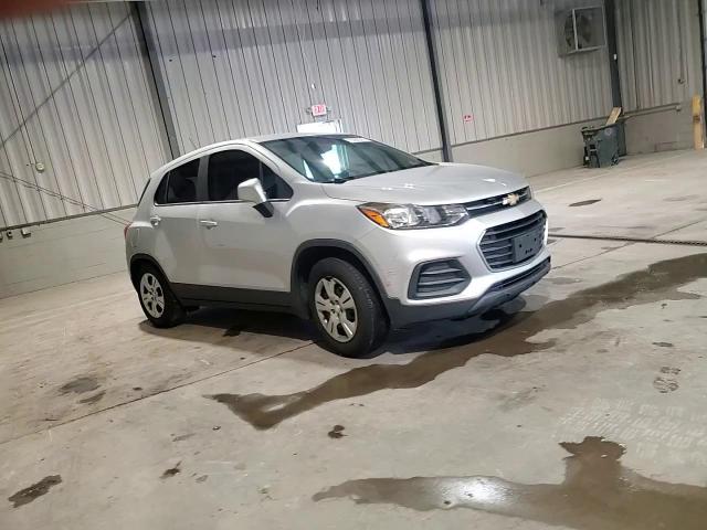 2018 Chevrolet Trax Ls VIN: 3GNCJKSB8JL243863 Lot: 70582945