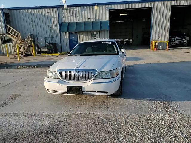 2003 Lincoln Town Car Signature VIN: 1LNHM82W13Y621403 Lot: 66312485
