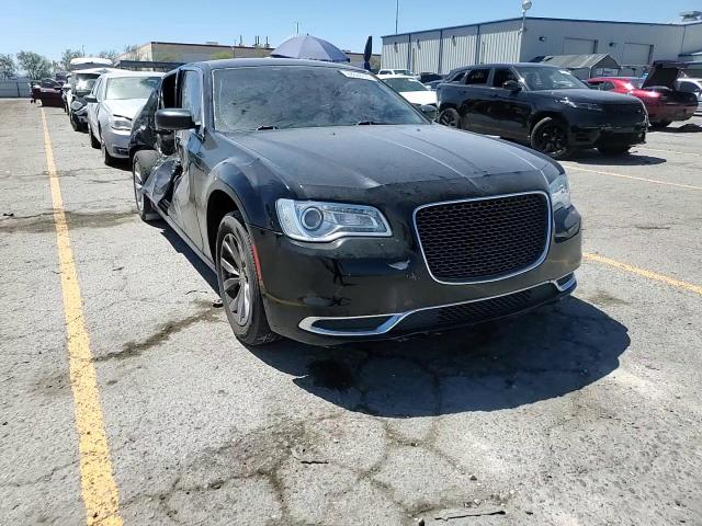 2015 Chrysler 300 Limited VIN: 2C3CCAAG1FH779746 Lot: 69328725