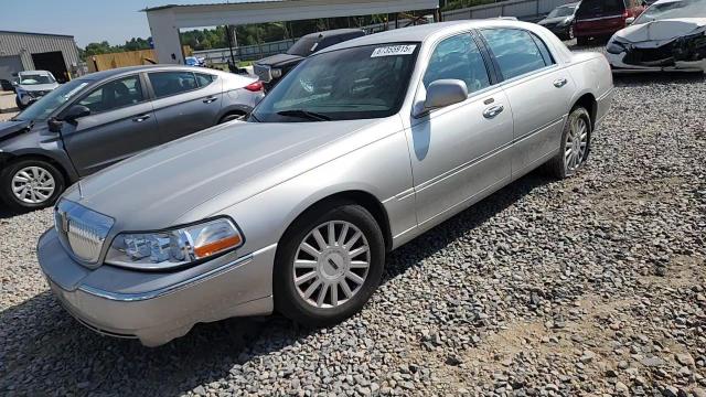 2005 Lincoln Town Car Signature VIN: 1LNHM81W75Y658329 Lot: 67355915