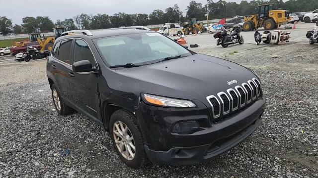 2016 Jeep Cherokee Latitude VIN: 1C4PJLCB8GW211836 Lot: 69390945