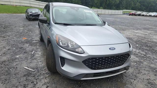 2022 Ford Escape S VIN: 1FMCU0F61NUB18051 Lot: 67727505