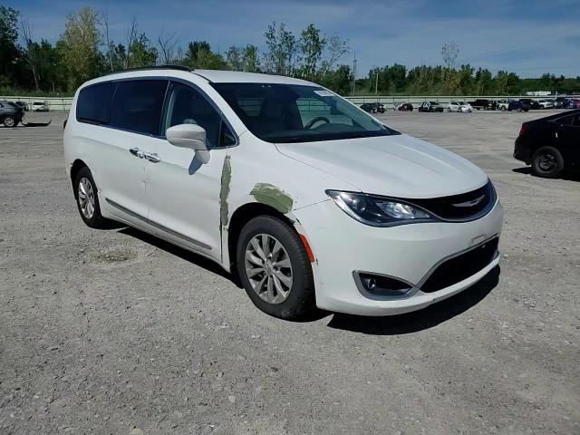 2017 Chrysler Pacifica Touring L VIN: 2C4RC1BG8HR711736 Lot: 69209835