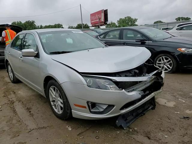 2011 Ford Fusion S VIN: 3FAHP0GA5BR208123 Lot: 70600075
