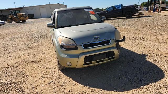 2011 Kia Soul + VIN: KNDJT2A25B7334199 Lot: 70321195
