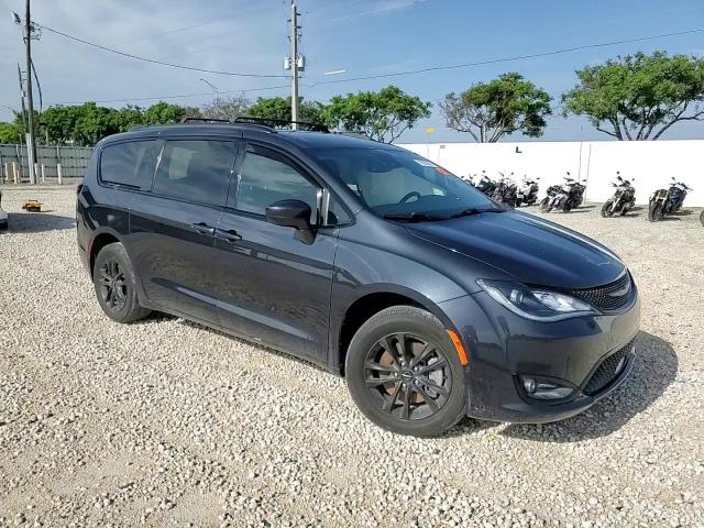 2020 Chrysler Pacifica Touring L VIN: 2C4RC3BG4LR288335 Lot: 70635005