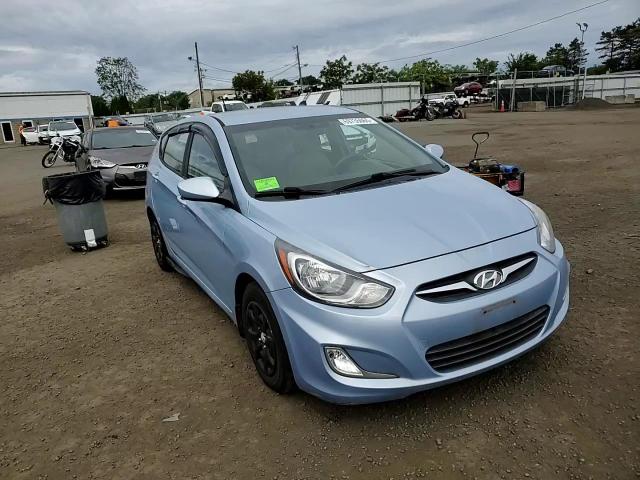 2013 Hyundai Accent Gls VIN: KMHCT5AE9DU137153 Lot: 69735065
