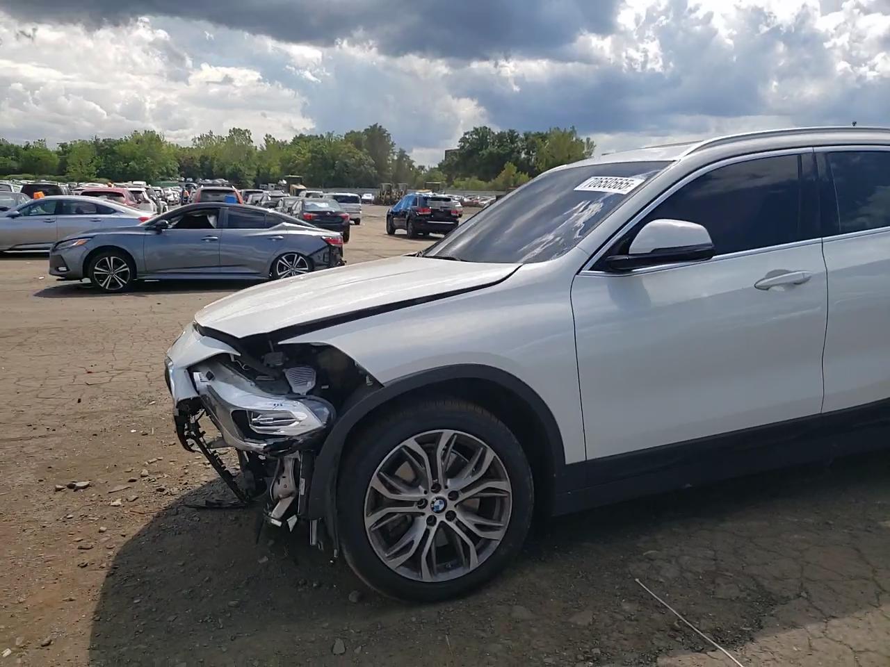 Фото: WBXYJ1C01M5T03270