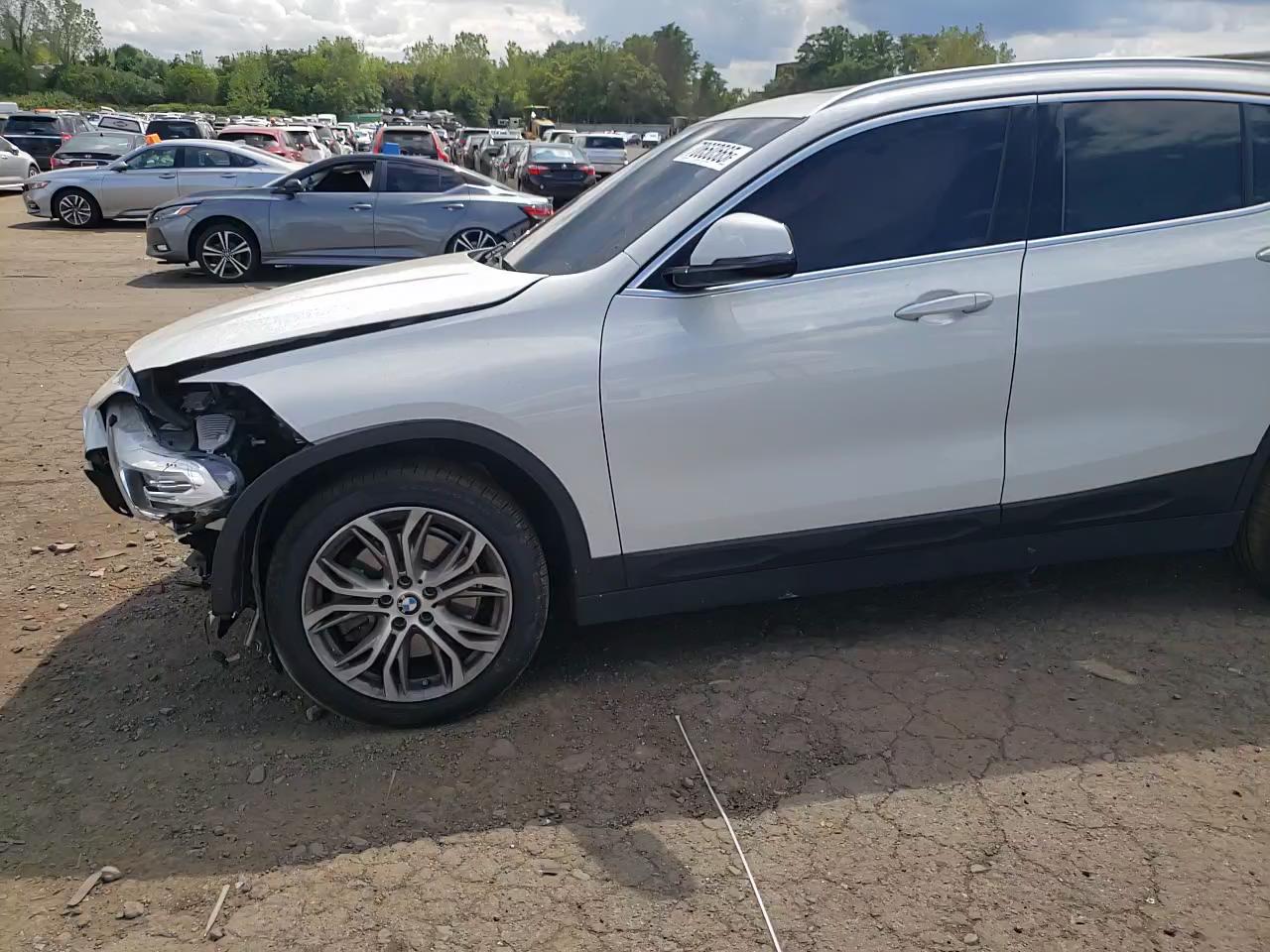 Фото: WBXYJ1C01M5T03270