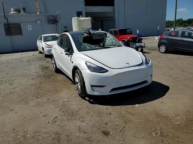2022 Tesla Model Y VIN: 7SAYGAEE5NF379422 Lot: 70346405