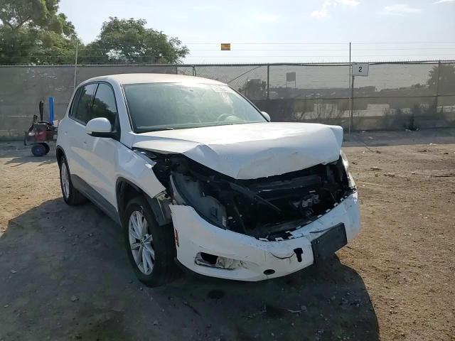 2017 Volkswagen Tiguan S VIN: WVGAV7AX8HK047301 Lot: 70004775