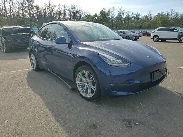 2022 Tesla Model Y VIN: 7SAYGAEE7NF323885 Lot: 70581805